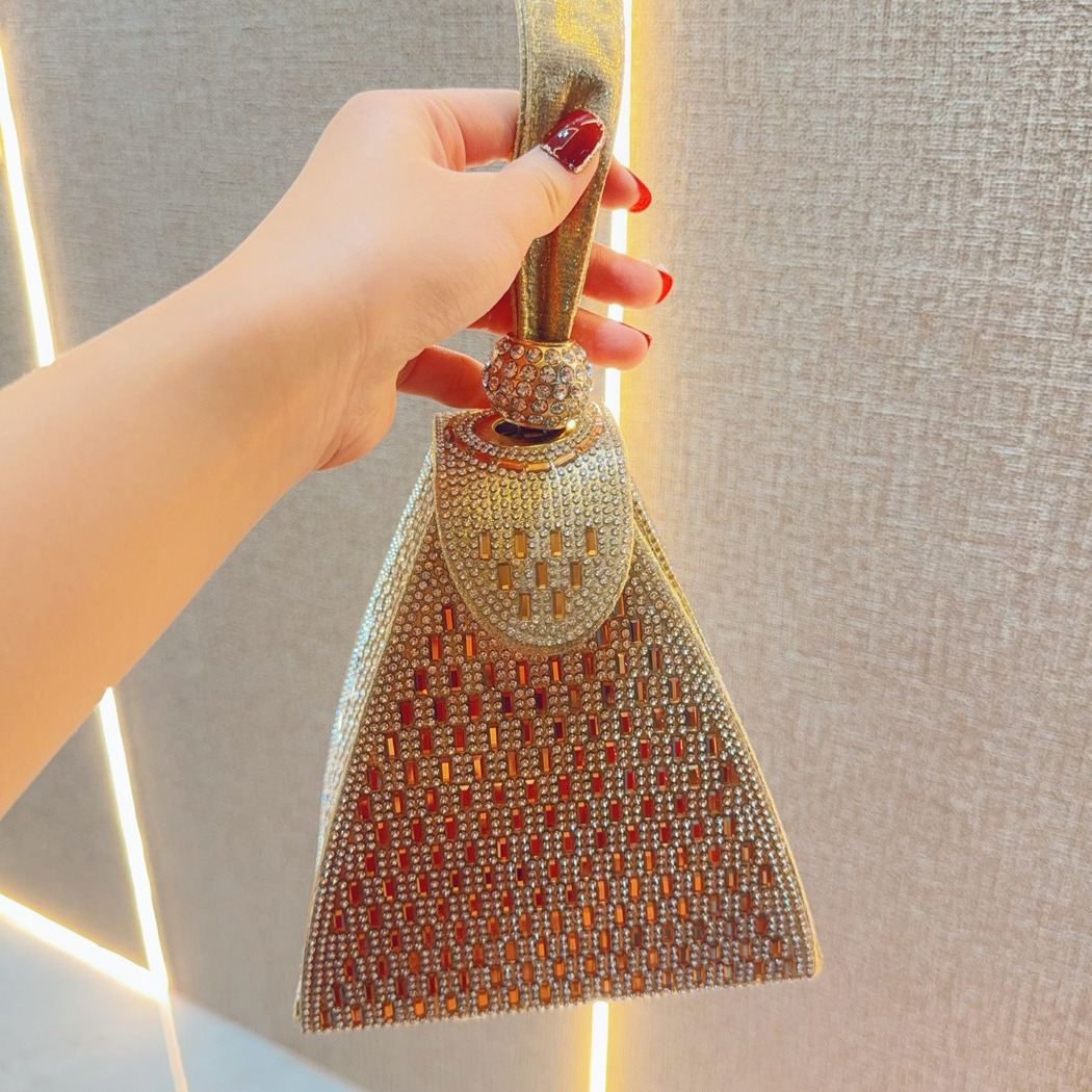 Rhinestones Luxury Evening Bag - огляд і ціна Luxury Bags Pyramid